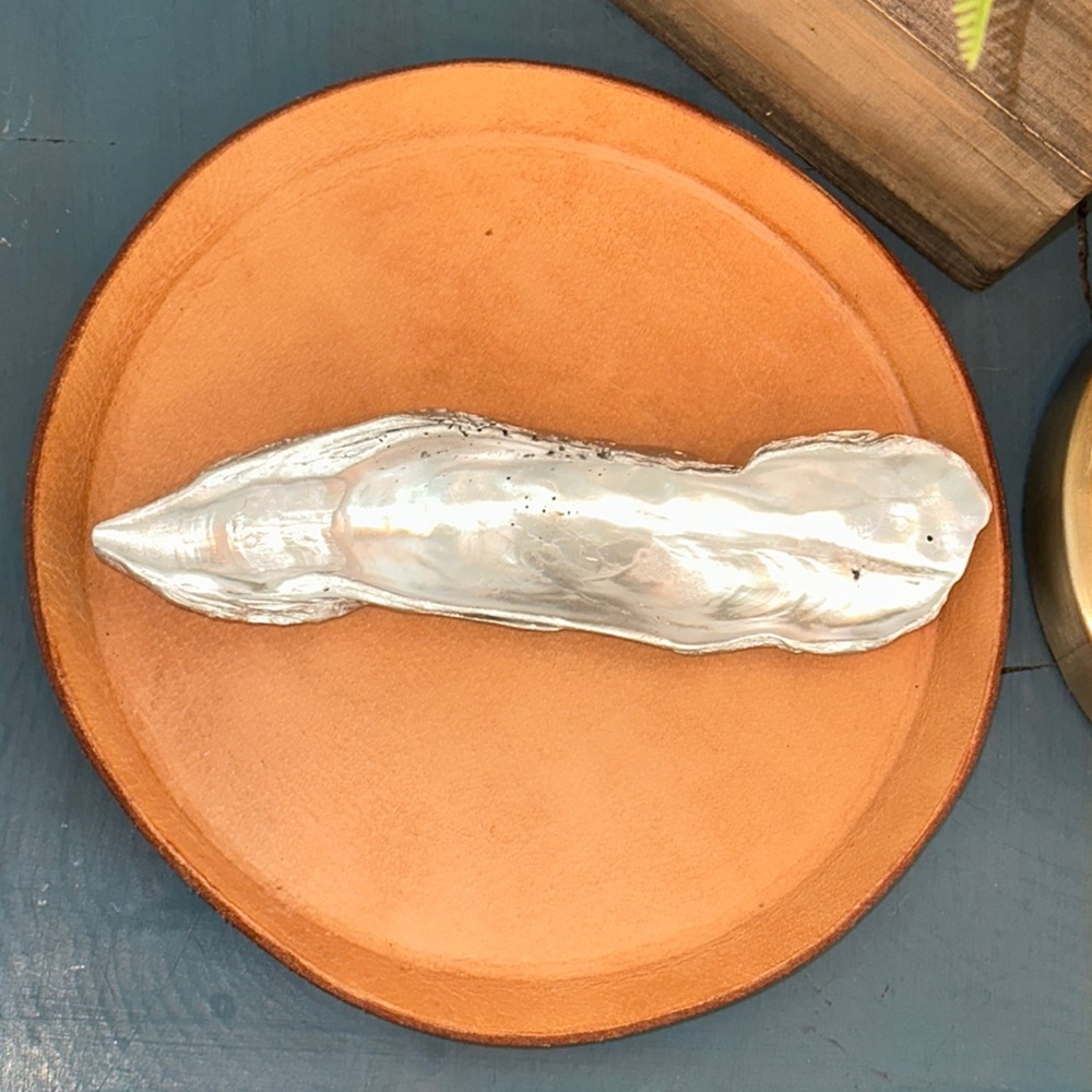 410 Coastal Decor Silver Painted XLarge Oyster Shell 🎁wrapped & Gives Back🎗️ - Picture 4 of 7